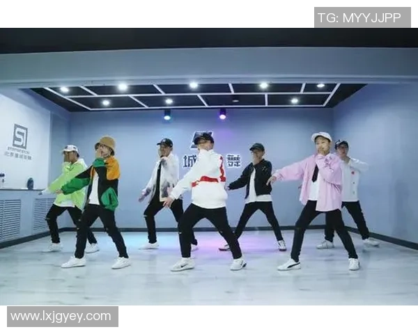 深圳街舞队的包夹现象解析与街舞文化的深度融合探讨